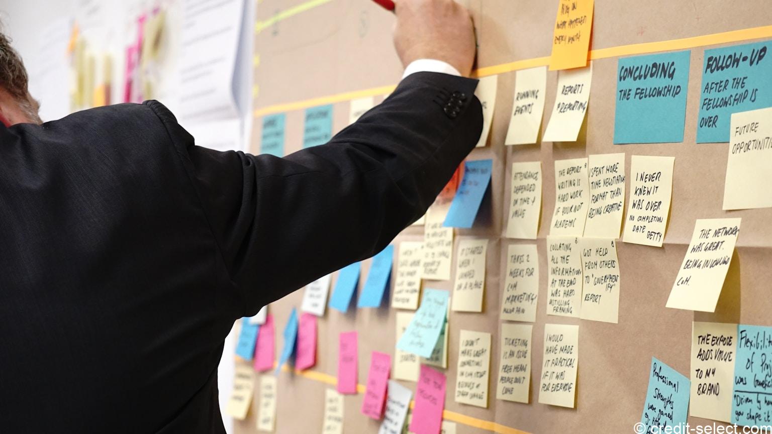 ラグジュアリーカードチタンの招待制カードの優越感が漂う洗練された金属製カード本体のデザイン